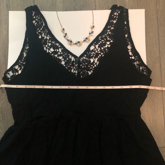 Black Sleeve Dress with Lace Pattern - Picture 4 of 9